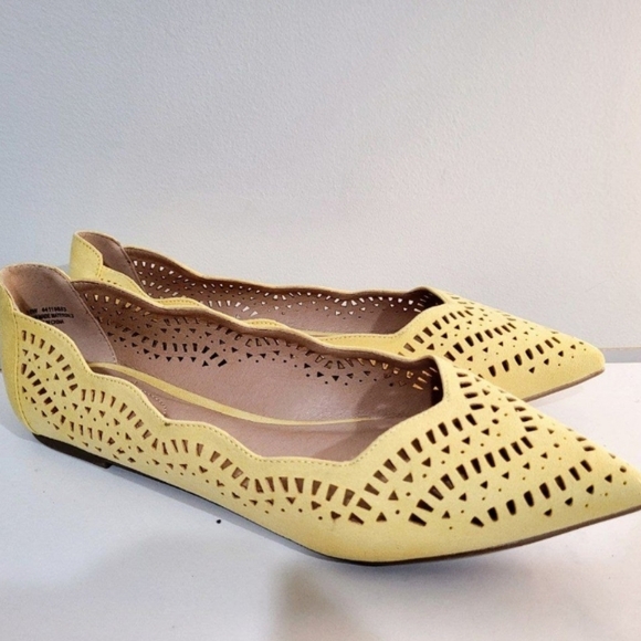Women's Breathable Yellow Shoes Comfort Size 10 W New - Picture 2 of 4